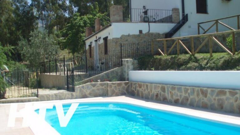 Casas rurales en la Sierra de Cadiz baratas con piscina